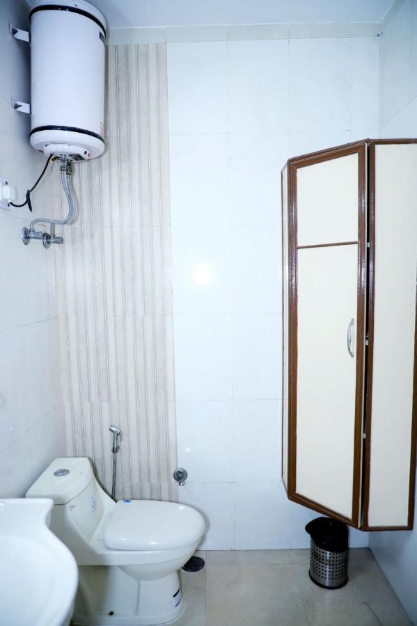 Apartment Divine India Service 2bhk 1a Saket
