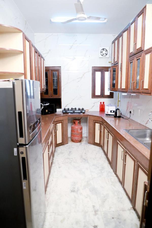 Divine India Service 2bhk 1a Saket Apartment *