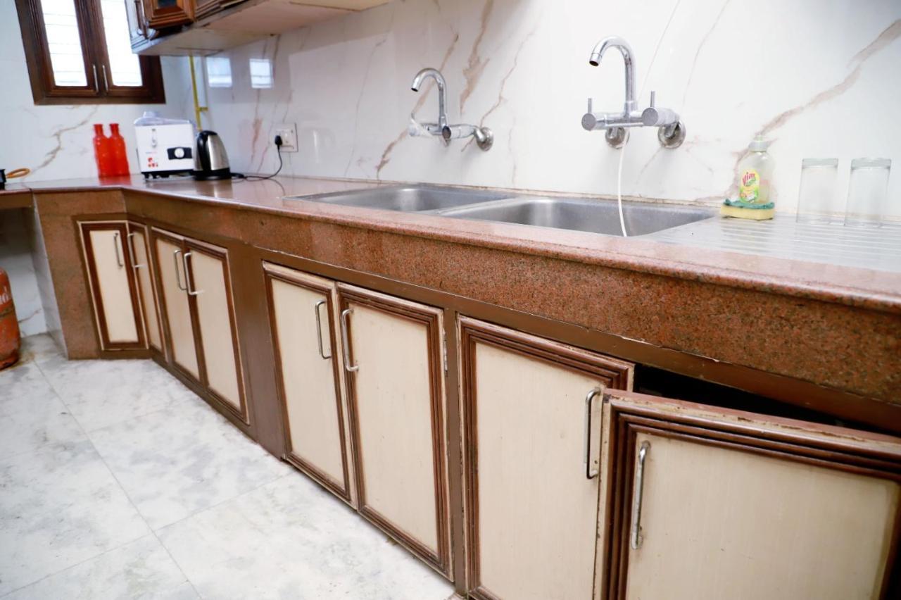 Divine India Service 2bhk 1a Saket * New Delhi