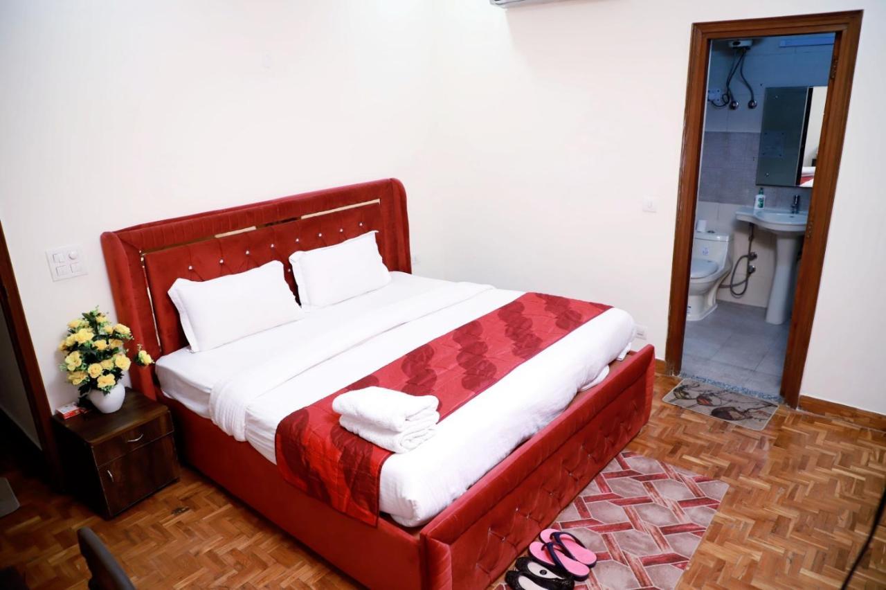 Apartment Divine India Service 2bhk 1a Saket New Delhi