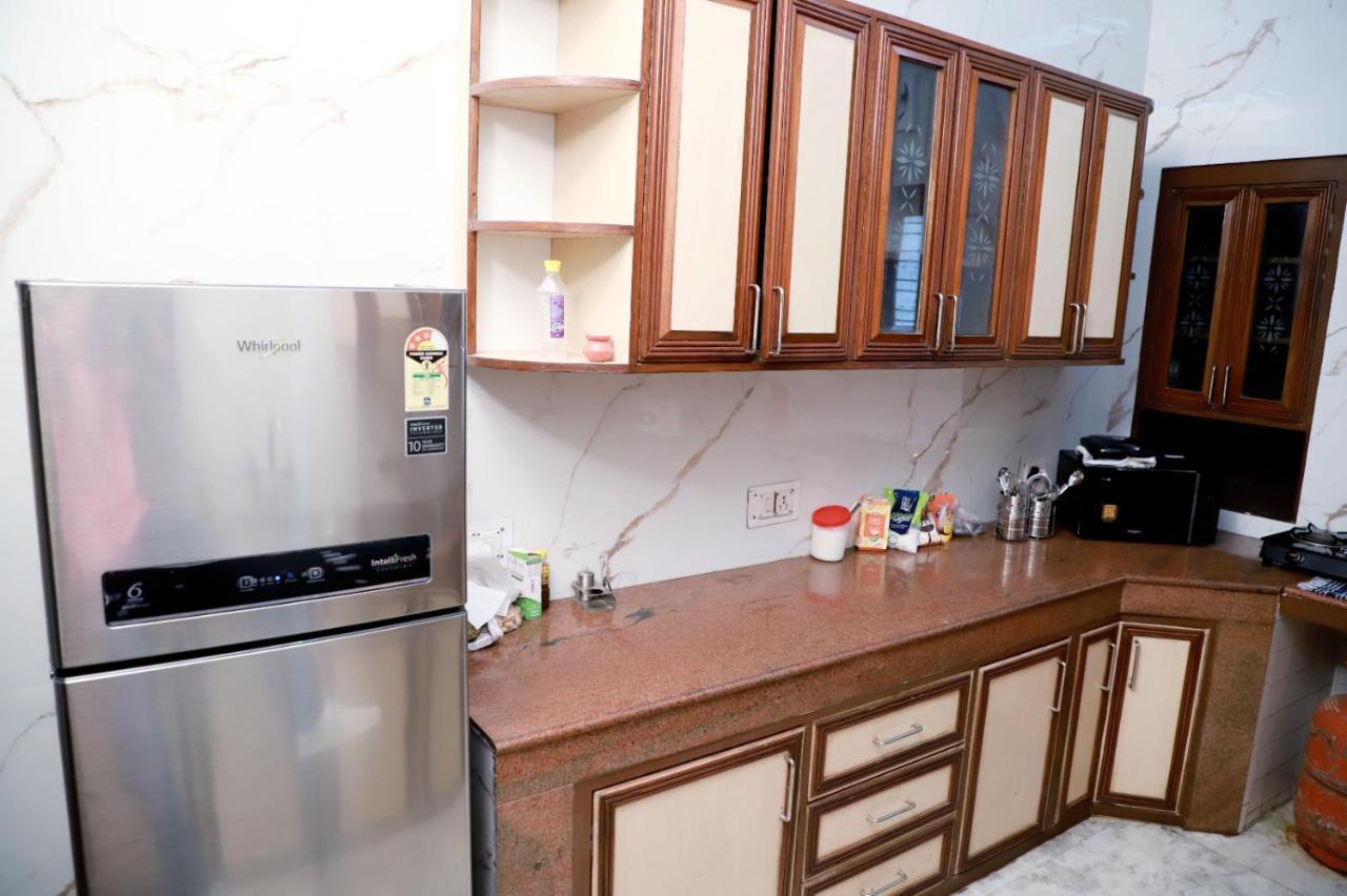 Apartment Divine India Service 2bhk 1a Saket